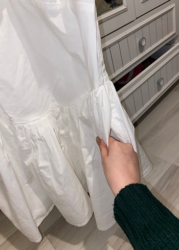 V yaka beyaz midi elbise, kısa kollu, salaş kesim - Görsel 5