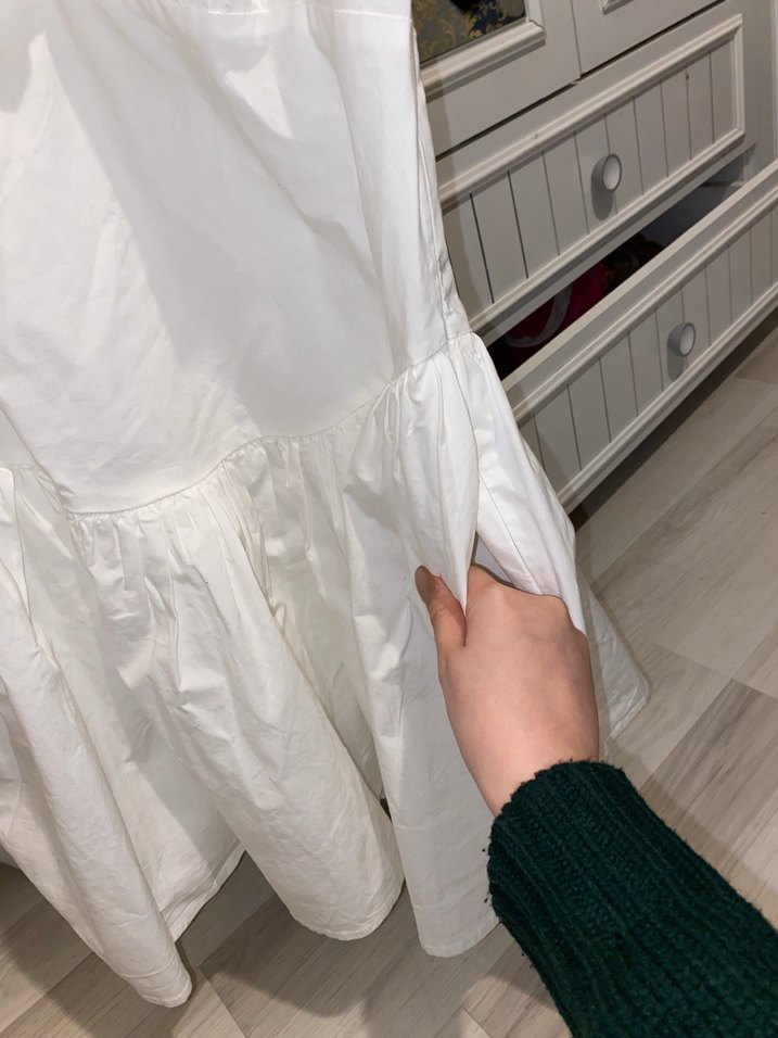 V yaka beyaz midi elbise, kısa kollu, salaş kesim - Görsel 5