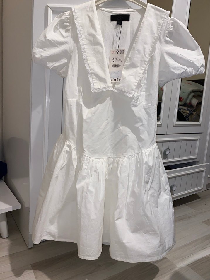 V yaka beyaz midi elbise, kısa kollu, salaş kesim - Görsel 3