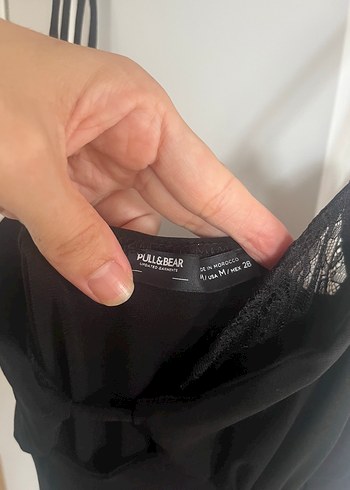 38 Beden Pull & bear dantel detaylı yırtmaçlı Elbise