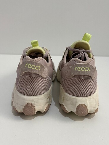 37,5 Beden Nike React Artemis