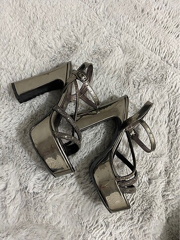 TOPUKLU ŞIK AYAKKABI - Görsel 6
