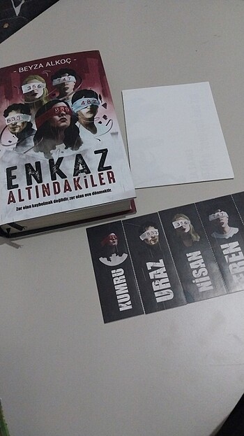 Enkaz Altındakiler 1. Kitap