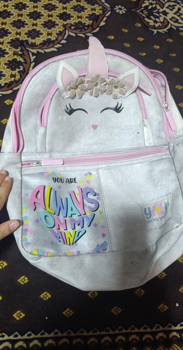 kız okul çantası iyi durumdadır LCW markası - Görsel 4
