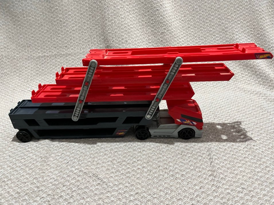 Hot Wheels Mega Taşıyıcı Renkli Oyuncak Kamyon - Görsel 2