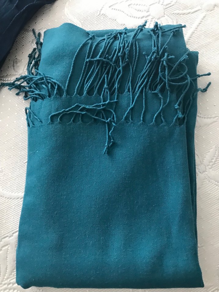 Kadın üç tane pashmina şal - Görsel 2