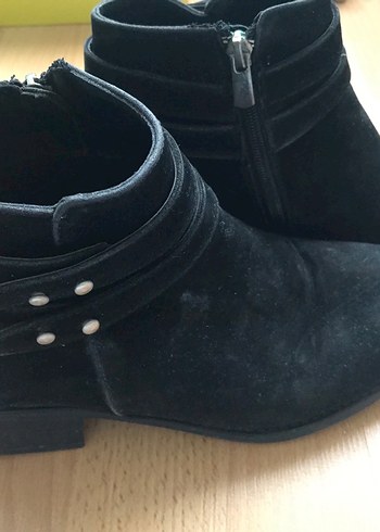 Siyah Süet Tokalı Kadın Bot - Görsel 2