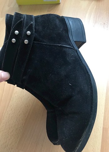 Siyah Süet Tokalı Kadın Bot - Görsel 3