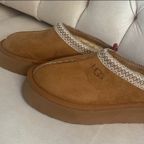 Ugg tazz