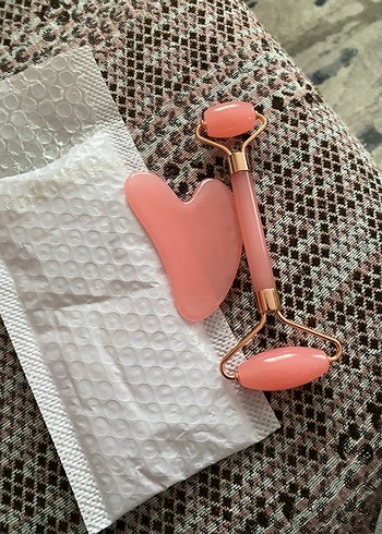 Pembe Yüz Masaj Aleti ve Gua Sha Seti - Görsel 2