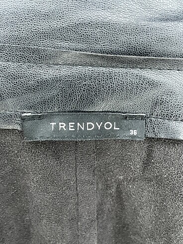 36 Beden siyah Renk Trendyol & Milla Trenchcoat %70 İndirimli.