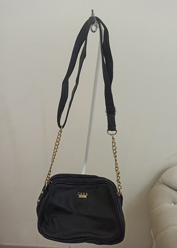 Zara Siyah Zincir Detaylı Çanta