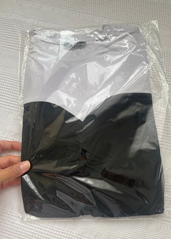 Trendyol & Milla V Yaka, Pileli Tişörtü, Kısa Kollu
