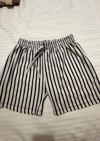 Çizgili Pilili Mini Şort - Görsel 2