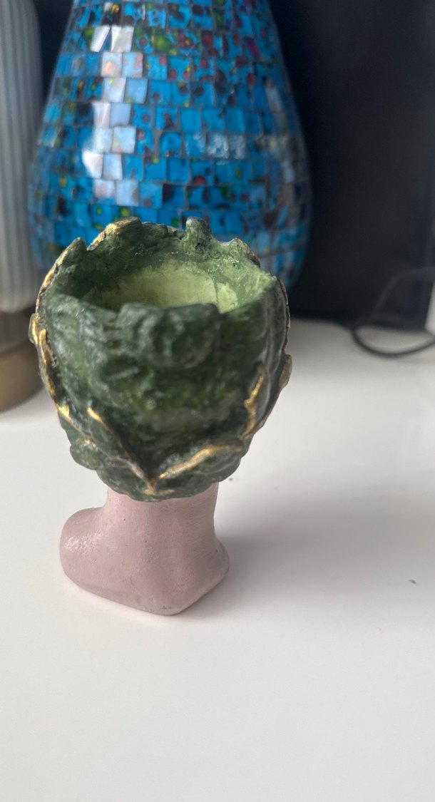 Yeşil Taçlı Gri Figürin mumluk - Görsel 3