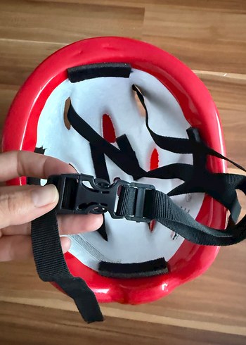 Kırmızı Minimalist Motosiklet Kaskı - Görsel 4