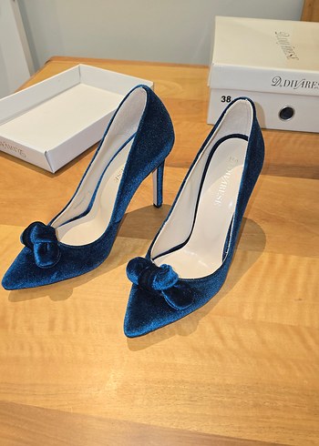 Divarese Kadife Fiyonk Detaylı Stiletto