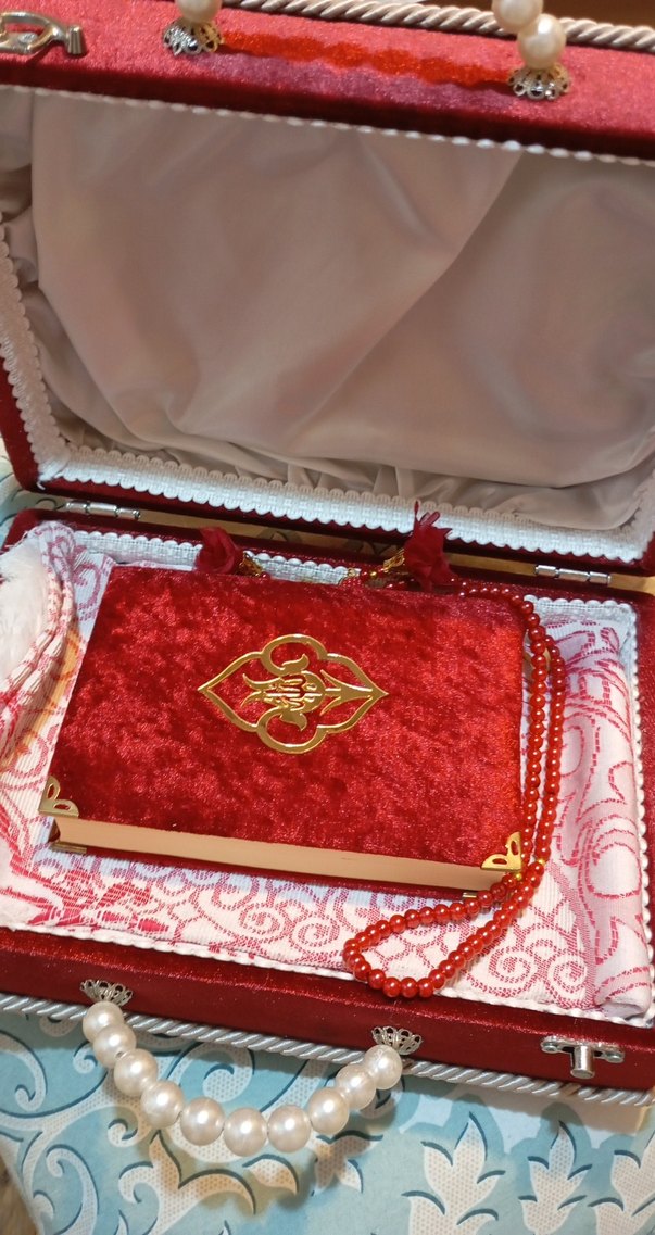 Kırmızı Kadife Kaplı Dini Kitap ve Tespih - Görsel 2