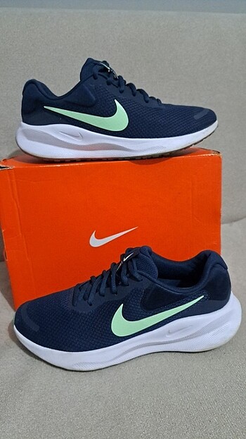 Nike Revolution 7 Erkek Yol Koşu Ayakkabısı