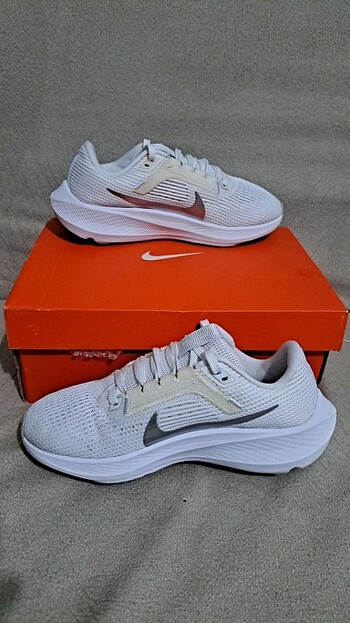 37,5 Beden beyaz Renk Nike Air Zoom Pegasus 40 Beyaz Kadın Koşu Ayakkabısı