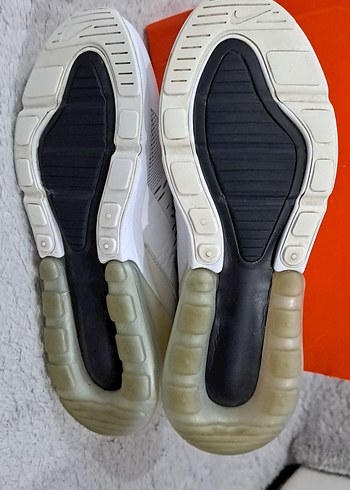 Nike Air Max 270 Beyaz Spor Koşu Ayakkabısı - Görsel 6