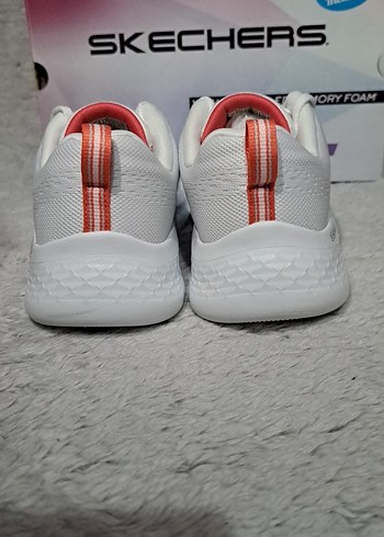 37 Beden beyaz Renk Skechers Gowalk Kadın Beyaz Spor Ayakkabı