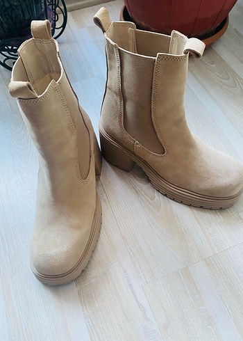 Bej Süet deri  Kadın Bot, Kalın Topuklu Elle - Görsel 2