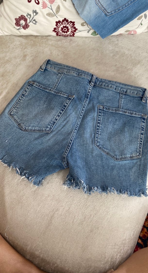 Salaş Kesim Mavi Mini Kot Şort - Görsel 2