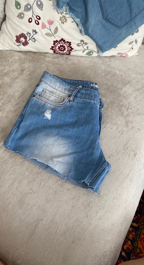 Düğmeli Mavi Mini Kot Şort - Görsel 4