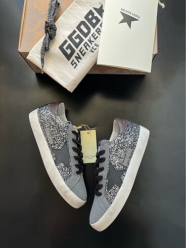 GOLDEN GOOSE