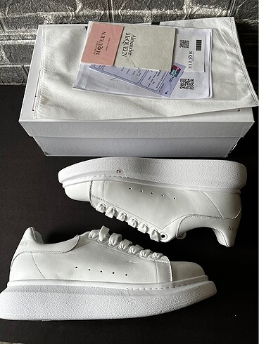 ALEXANDER MCQUEEN