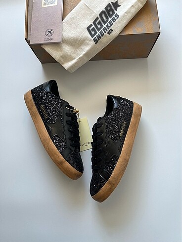 GOLDEN GOOSE