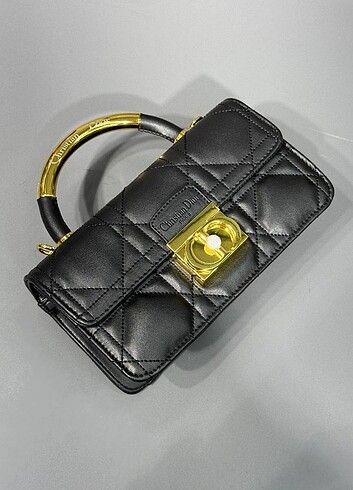 CHRISTIAN DIOR