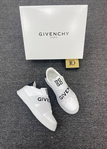 38 Beden beyaz Renk Givenchy Beyaz Cırt Cırtlı Spor Ayakkabı