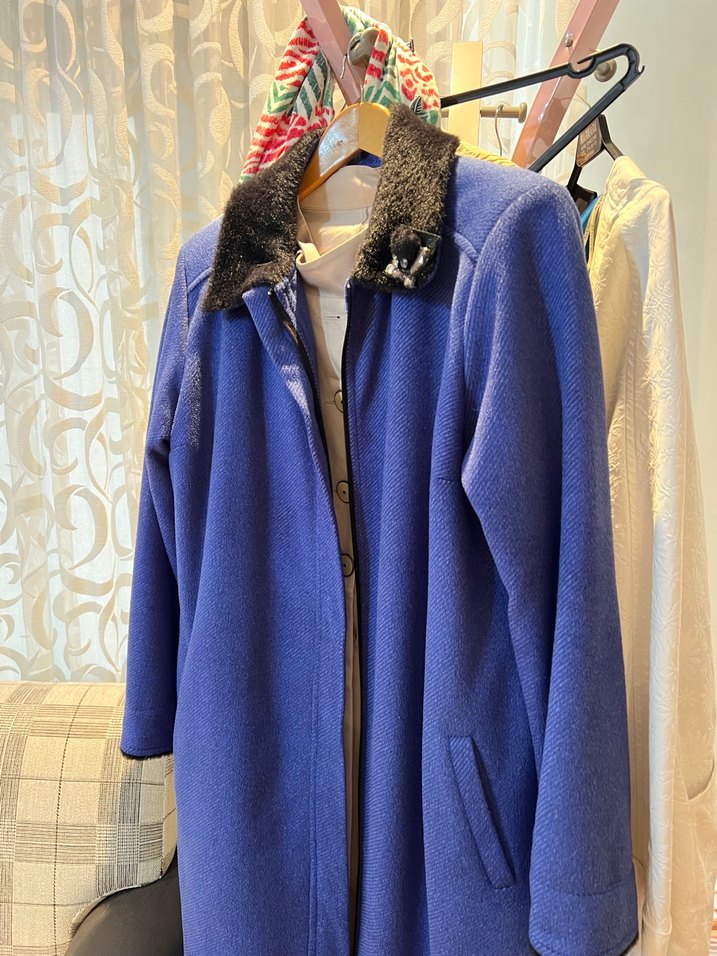 Siyah Yaka Detaylı Mavi Kaban - Görsel 2