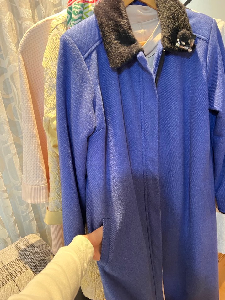 Siyah Yaka Detaylı Mavi Kaban - Görsel 4