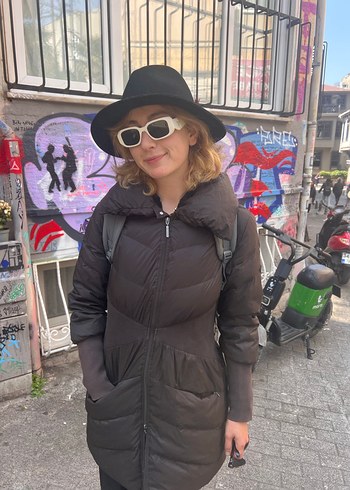 Siyah Yüksek Yakalı Şişme Kadın Kışlık Mont - Görsel 2