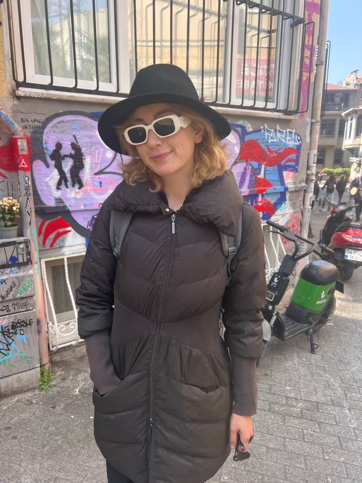 Siyah Yüksek Yakalı Şişme Kadın Kışlık Mont - Görsel 2