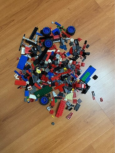 Lego parçaları karışık