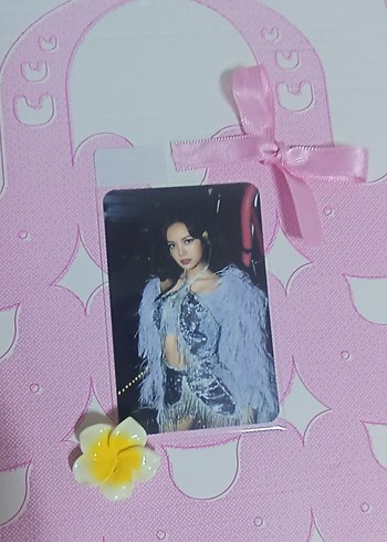 Lisa konser merch