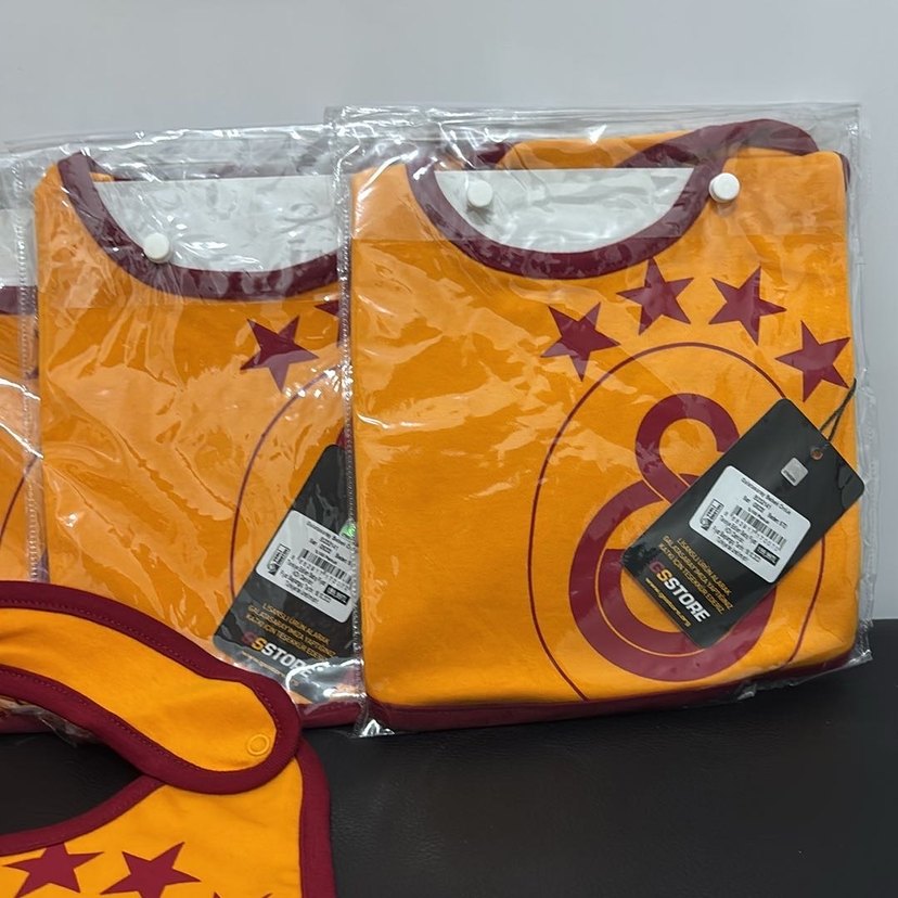 Galatasaray Renkli Baskılı Bebek Önlüğü - Görsel 3