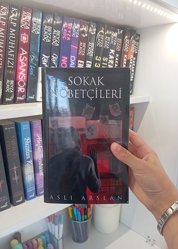  Aslı Arslan'ın Sokak Nöbetçileri Roman Serisi