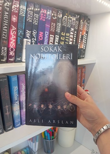  Beden Aslı Arslan'ın Sokak Nöbetçileri Roman Serisi