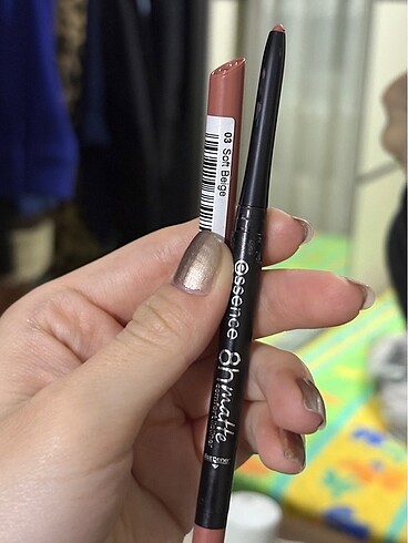 Essence 8h matte dudak kalemi