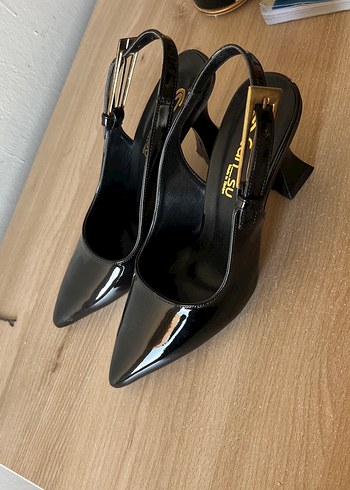 38 Beden Klasik Siyah Rugan Stiletto Topuklu Ayakkabı