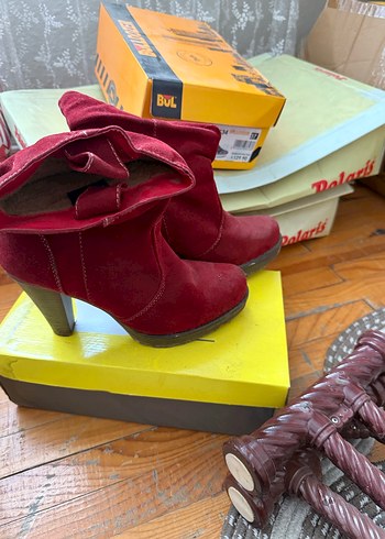 Kırmızı Süet Dolgu Topuklu Kadın Bot - Görsel 3