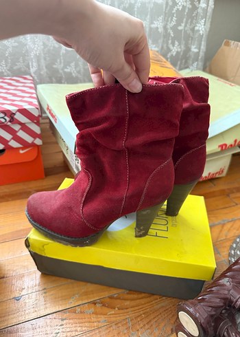 Kırmızı Süet Dolgu Topuklu Kadın Bot - Görsel 2