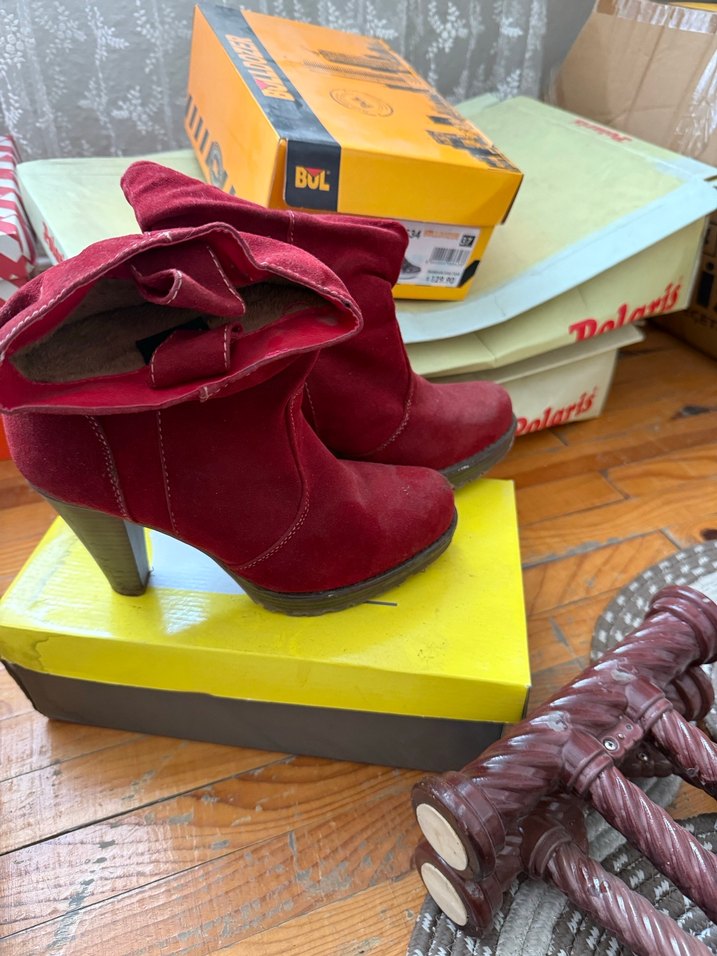 Kırmızı Süet Dolgu Topuklu Kadın Bot - Görsel 3