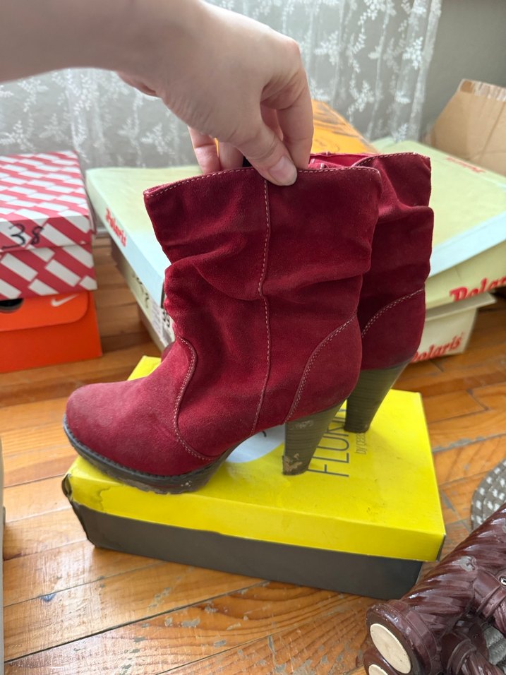 Kırmızı Süet Dolgu Topuklu Kadın Bot - Görsel 2
