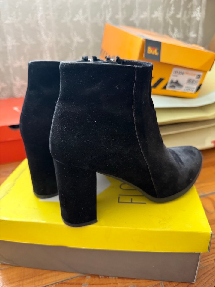 Siyah Süet Tokalı Kadın Topuklu Bot - Görsel 3